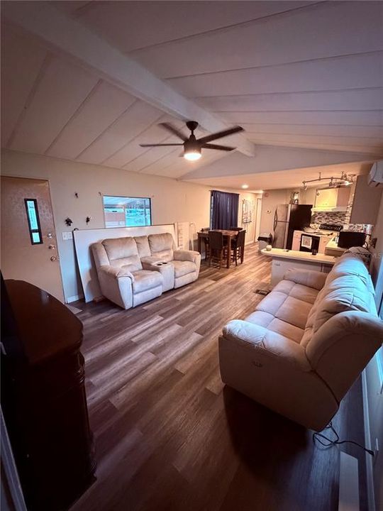 For Sale: $123,900 (2 beds, 2 baths, 840 Square Feet)