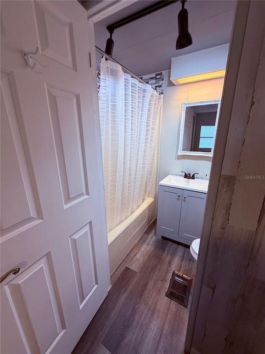 For Sale: $123,900 (2 beds, 2 baths, 840 Square Feet)