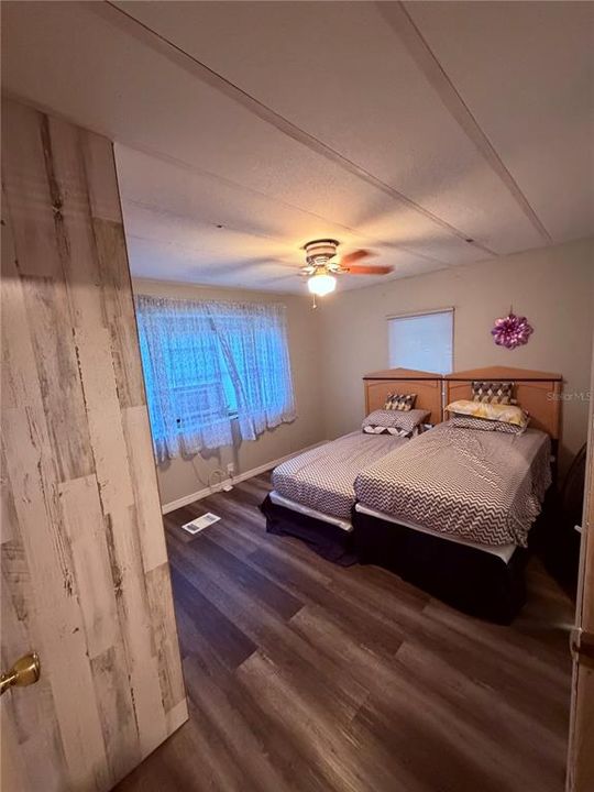 For Sale: $123,900 (2 beds, 2 baths, 840 Square Feet)