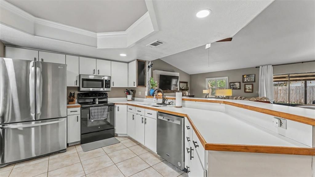 For Sale: $329,900 (3 beds, 2 baths, 1587 Square Feet)