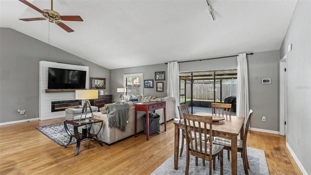 For Sale: $329,900 (3 beds, 2 baths, 1587 Square Feet)