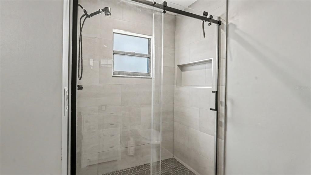 For Sale: $329,900 (3 beds, 2 baths, 1587 Square Feet)