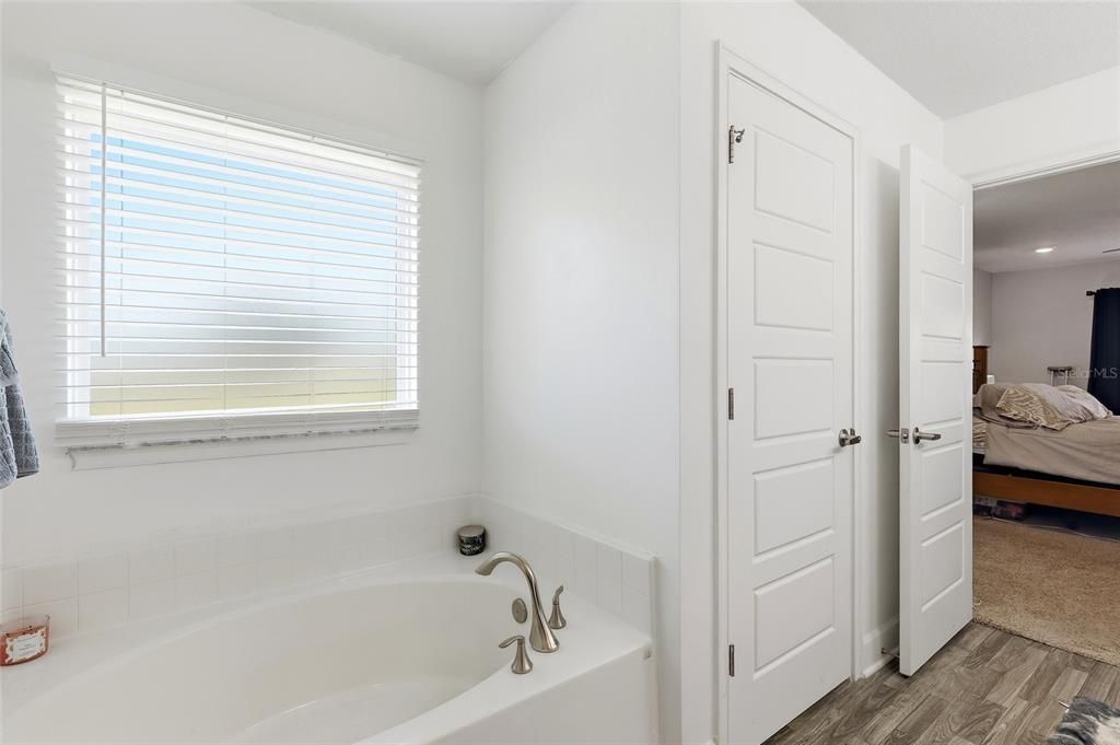 For Sale: $439,900 (4 beds, 2 baths, 2136 Square Feet)