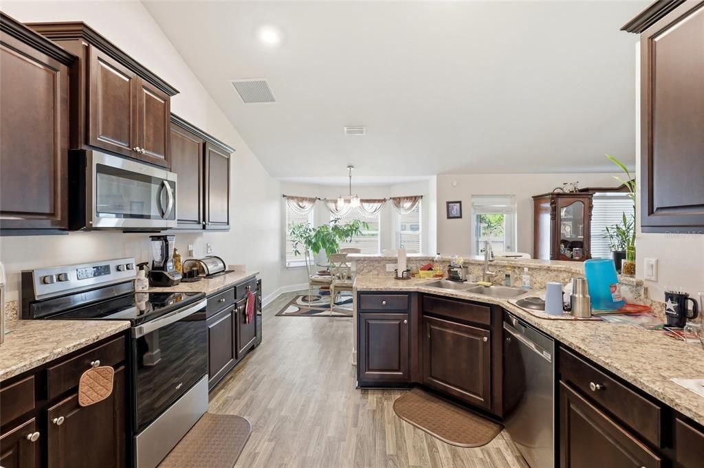 For Sale: $439,900 (4 beds, 2 baths, 2136 Square Feet)
