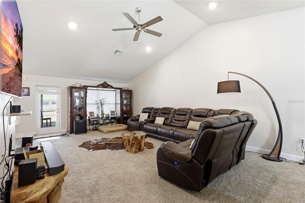 For Sale: $439,900 (4 beds, 2 baths, 2136 Square Feet)