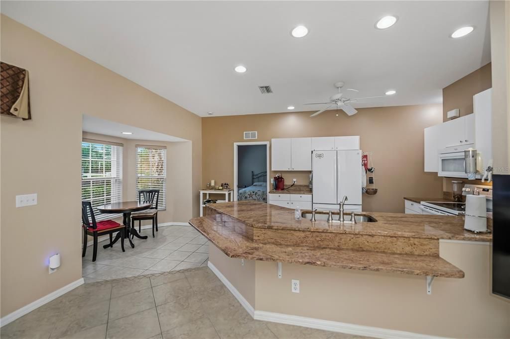 For Sale: $289,900 (2 beds, 2 baths, 1364 Square Feet)
