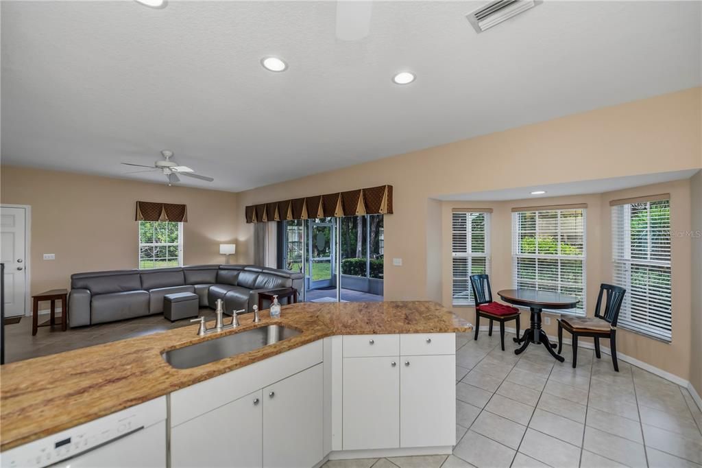 For Sale: $289,900 (2 beds, 2 baths, 1364 Square Feet)