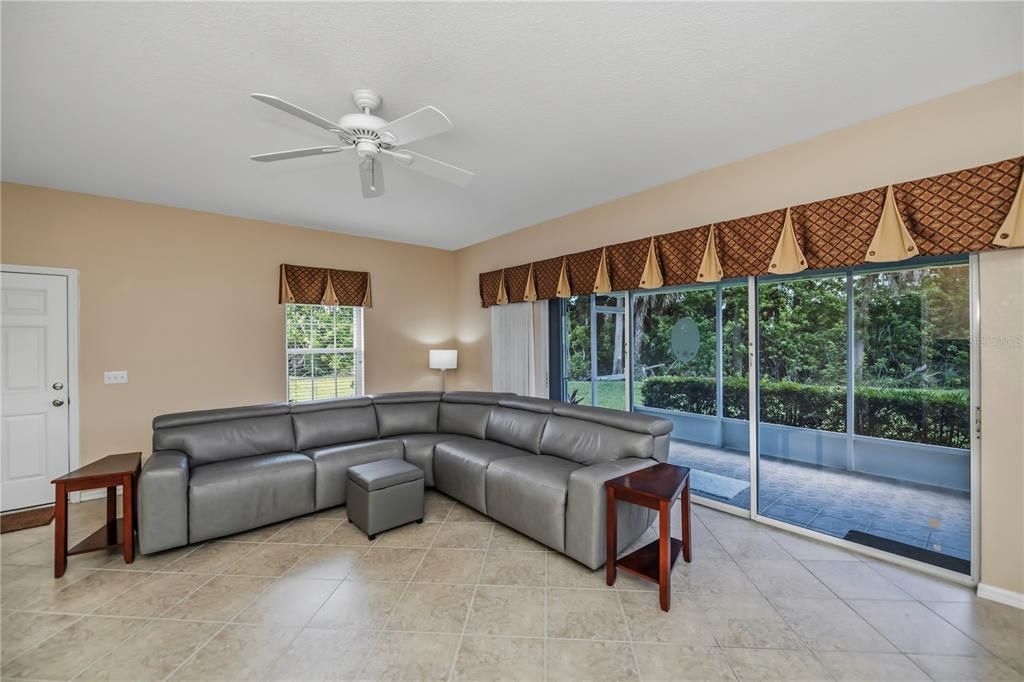 For Sale: $289,900 (2 beds, 2 baths, 1364 Square Feet)