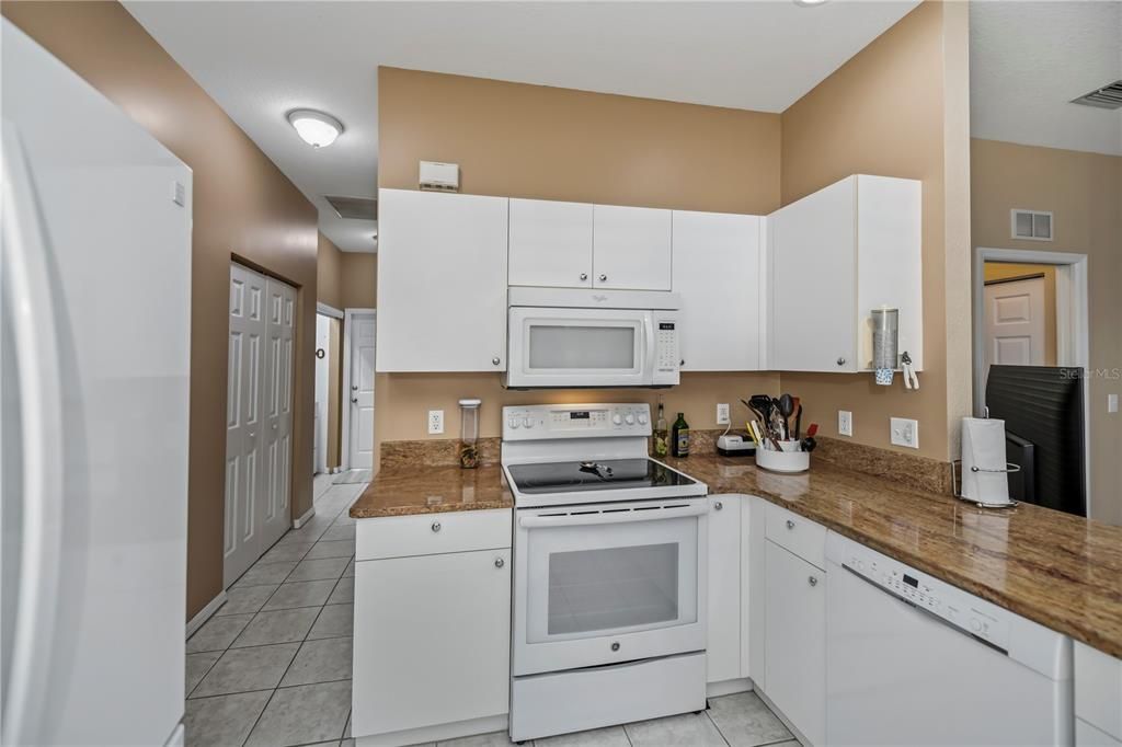 For Sale: $289,900 (2 beds, 2 baths, 1364 Square Feet)