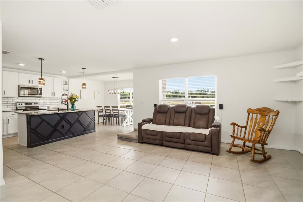 For Sale: $410,000 (3 beds, 2 baths, 1960 Square Feet)