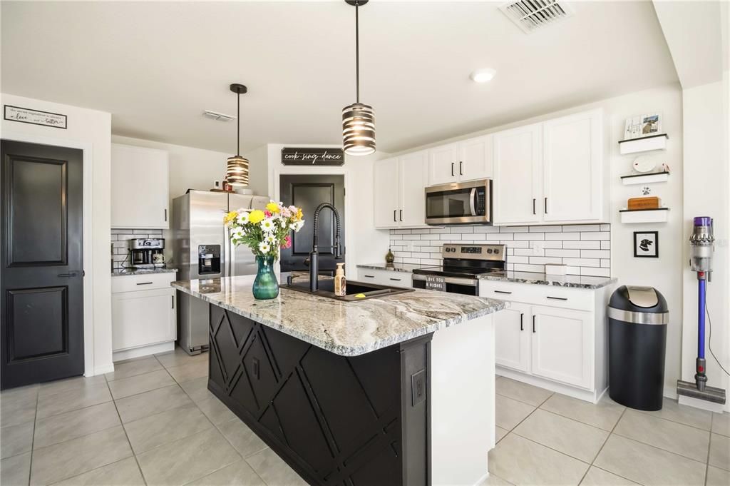 For Sale: $410,000 (3 beds, 2 baths, 1960 Square Feet)