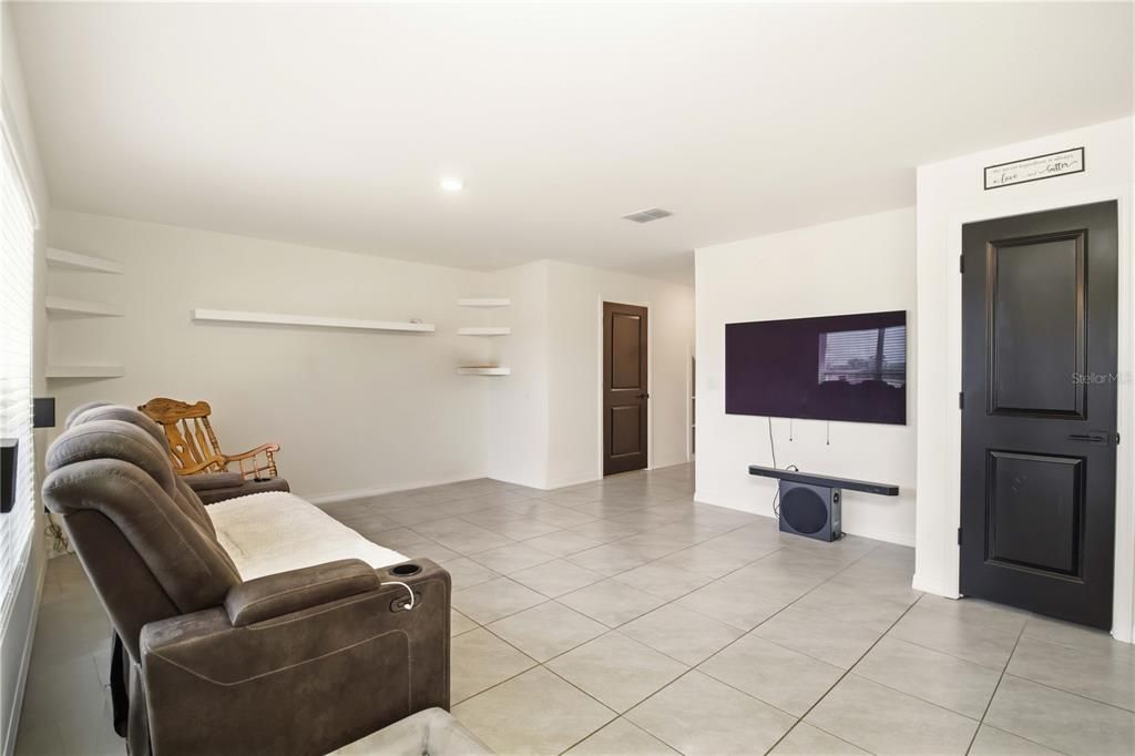 For Sale: $410,000 (3 beds, 2 baths, 1960 Square Feet)