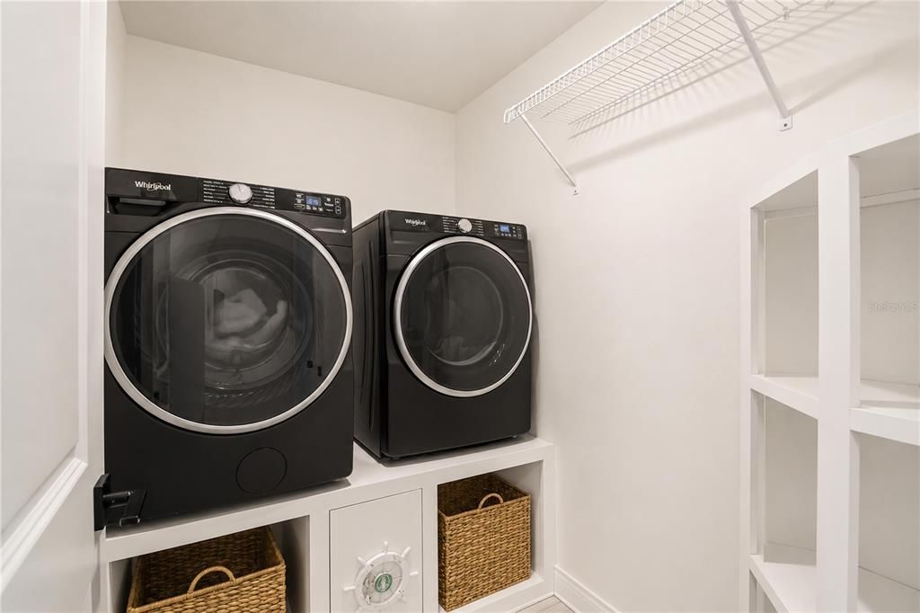 For Sale: $410,000 (3 beds, 2 baths, 1960 Square Feet)