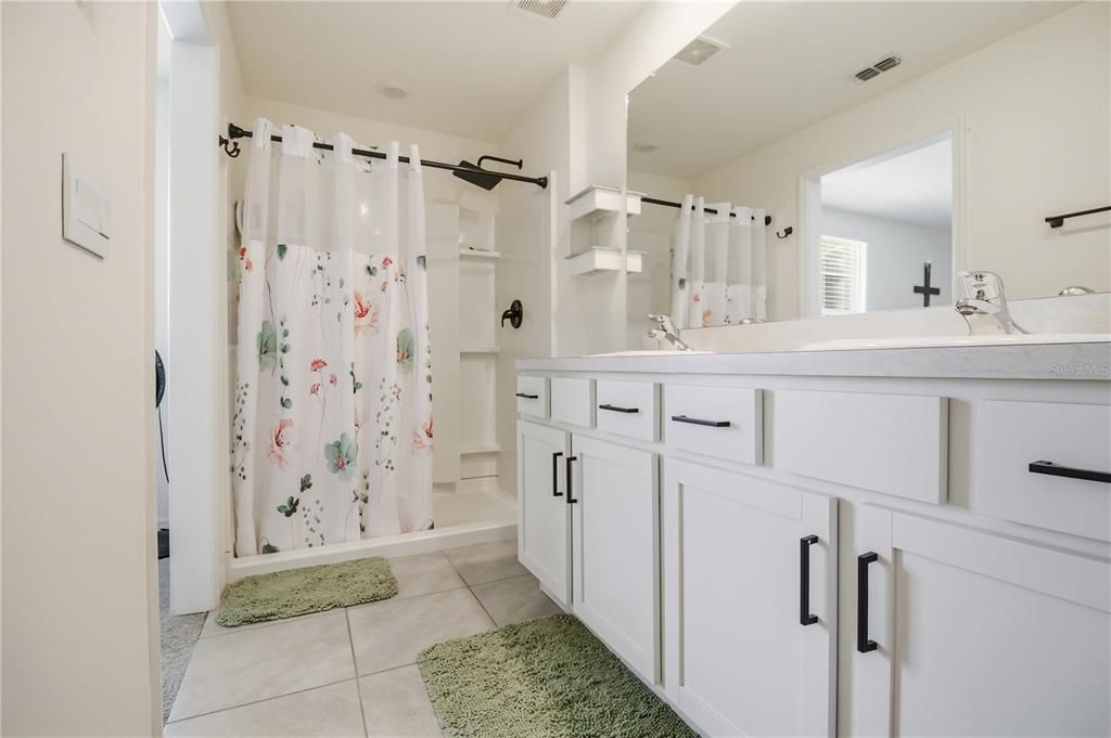 For Sale: $410,000 (3 beds, 2 baths, 1960 Square Feet)