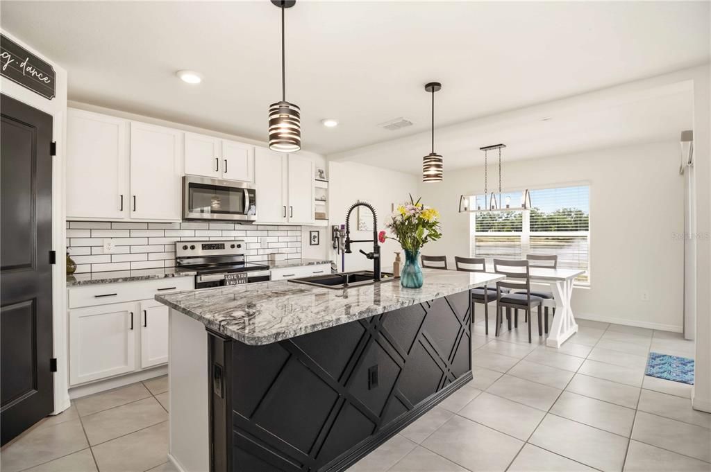 For Sale: $410,000 (3 beds, 2 baths, 1960 Square Feet)