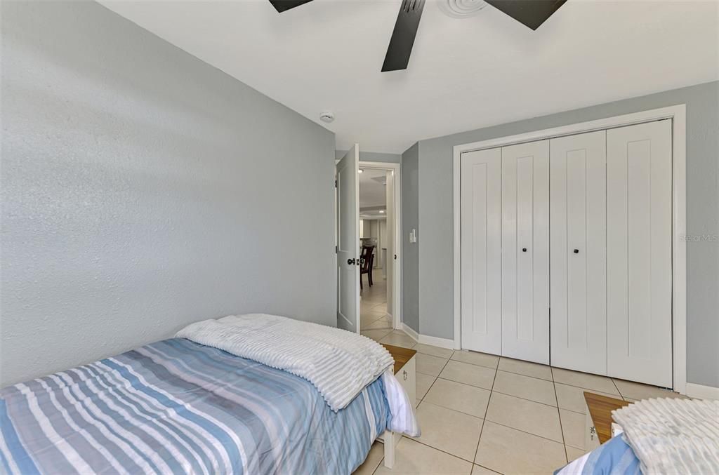For Sale: $349,900 (2 beds, 2 baths, 1114 Square Feet)