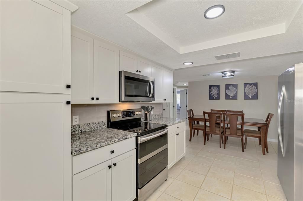 For Sale: $349,900 (2 beds, 2 baths, 1114 Square Feet)