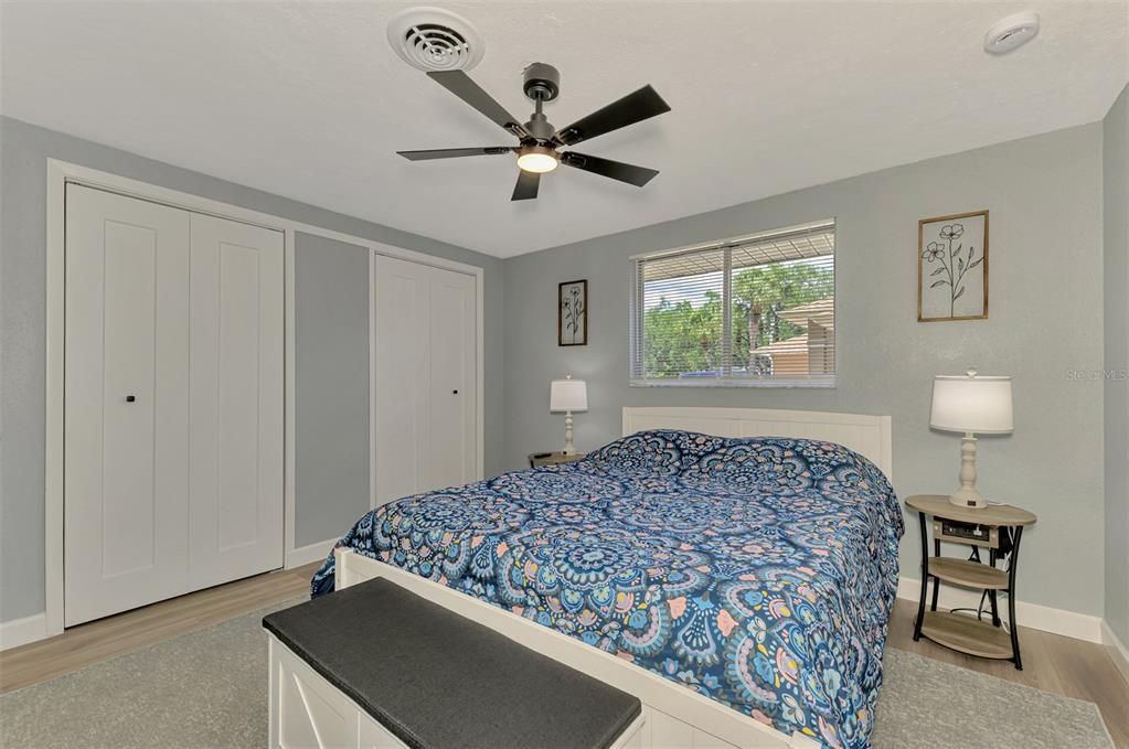 For Sale: $349,900 (2 beds, 2 baths, 1114 Square Feet)