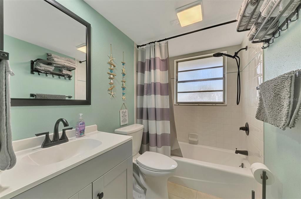 For Sale: $349,900 (2 beds, 2 baths, 1114 Square Feet)