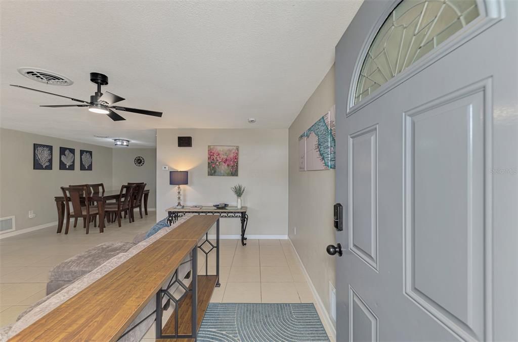 For Sale: $349,900 (2 beds, 2 baths, 1114 Square Feet)