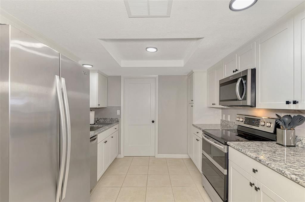 For Sale: $349,900 (2 beds, 2 baths, 1114 Square Feet)