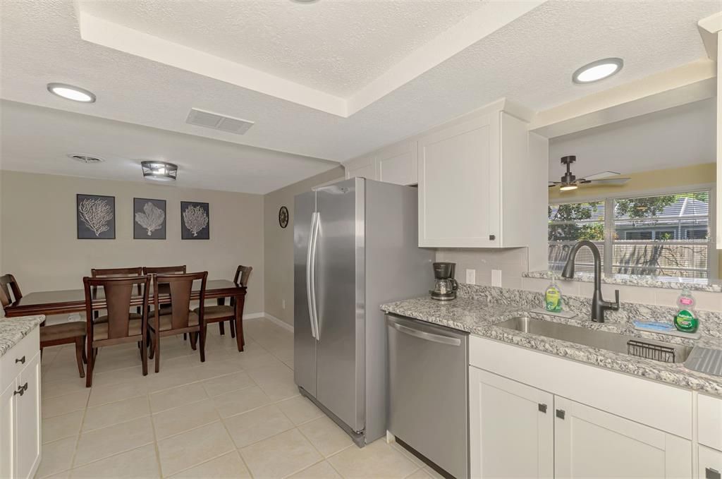 For Sale: $349,900 (2 beds, 2 baths, 1114 Square Feet)