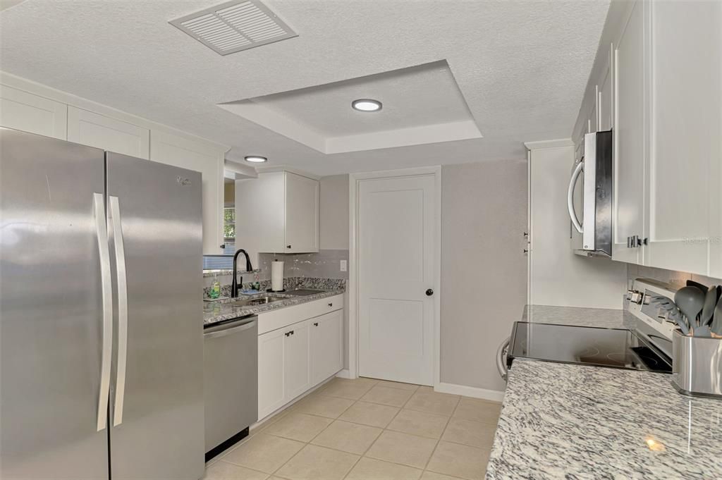 For Sale: $349,900 (2 beds, 2 baths, 1114 Square Feet)