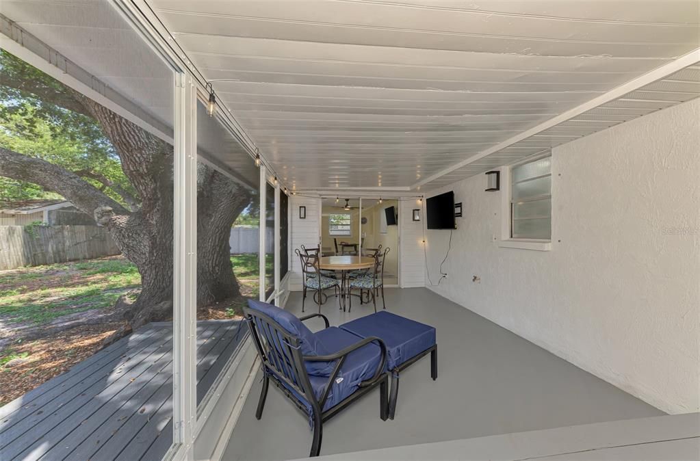 For Sale: $349,900 (2 beds, 2 baths, 1114 Square Feet)