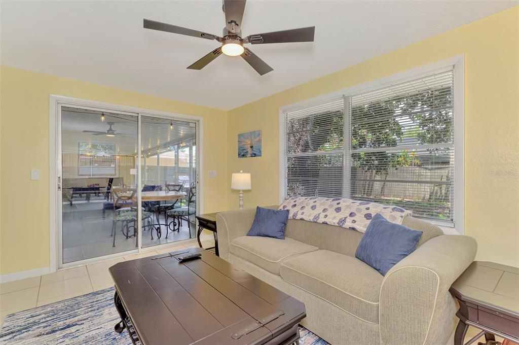 For Sale: $349,900 (2 beds, 2 baths, 1114 Square Feet)