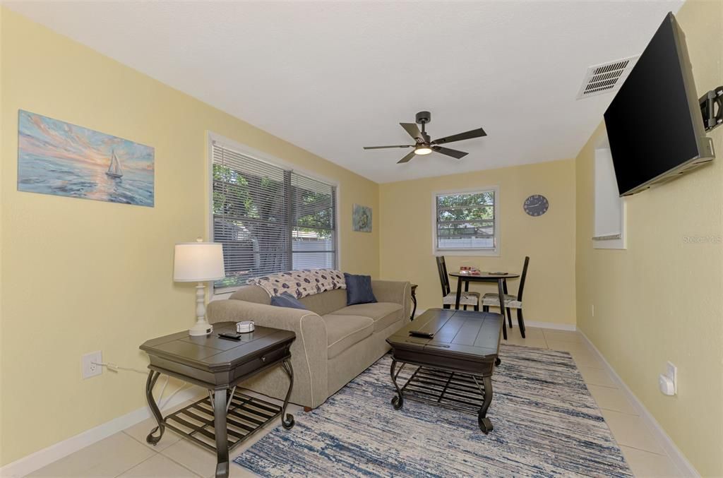 For Sale: $349,900 (2 beds, 2 baths, 1114 Square Feet)
