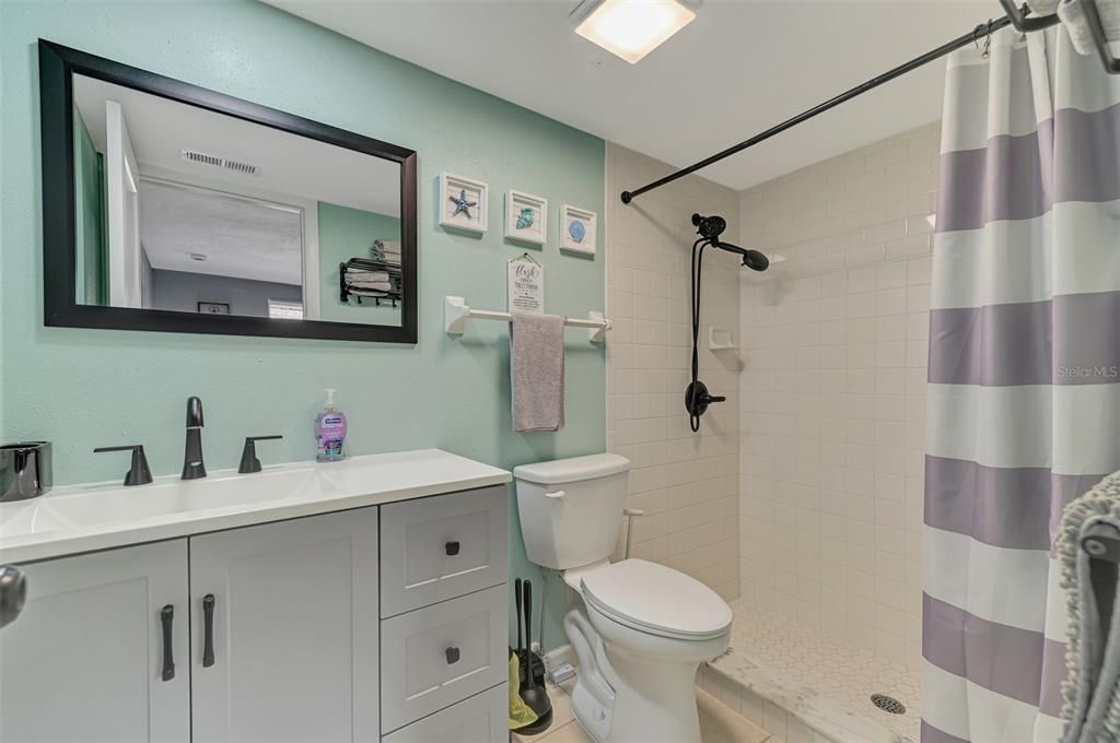 For Sale: $349,900 (2 beds, 2 baths, 1114 Square Feet)