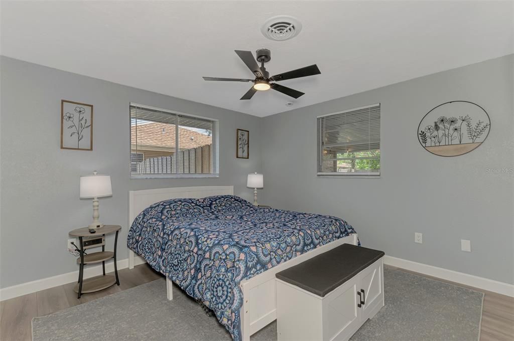 For Sale: $349,900 (2 beds, 2 baths, 1114 Square Feet)