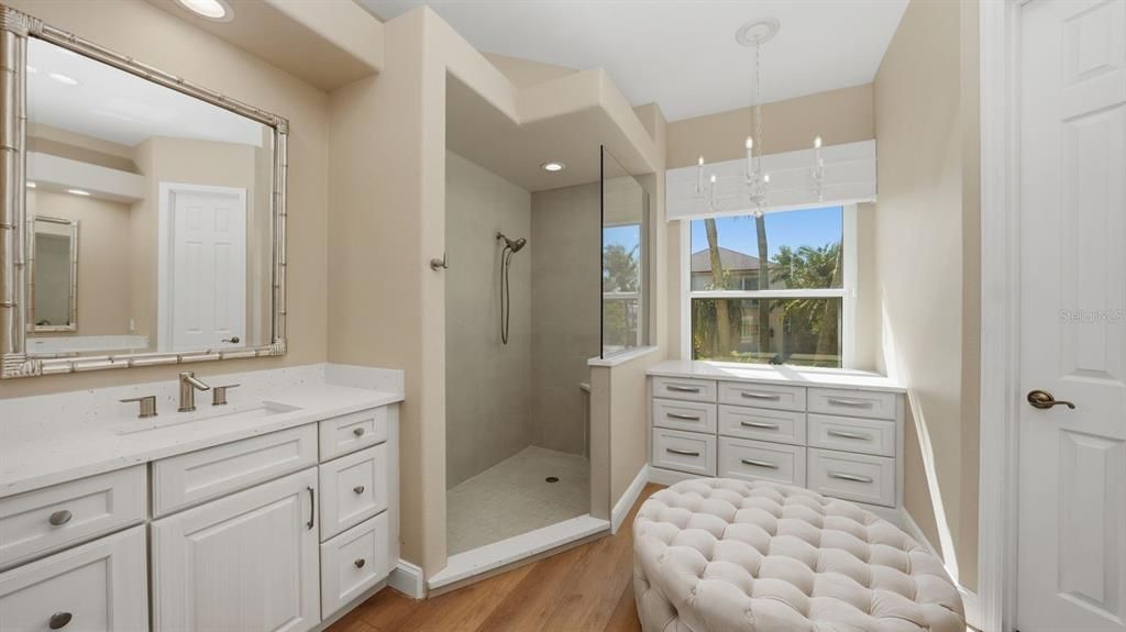 For Sale: $1,895,000 (4 beds, 3 baths, 2899 Square Feet)