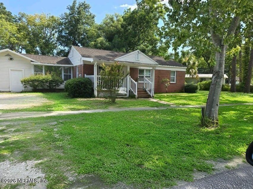 For Sale: $220,000 (4 beds, 2 baths, 1526 Square Feet)