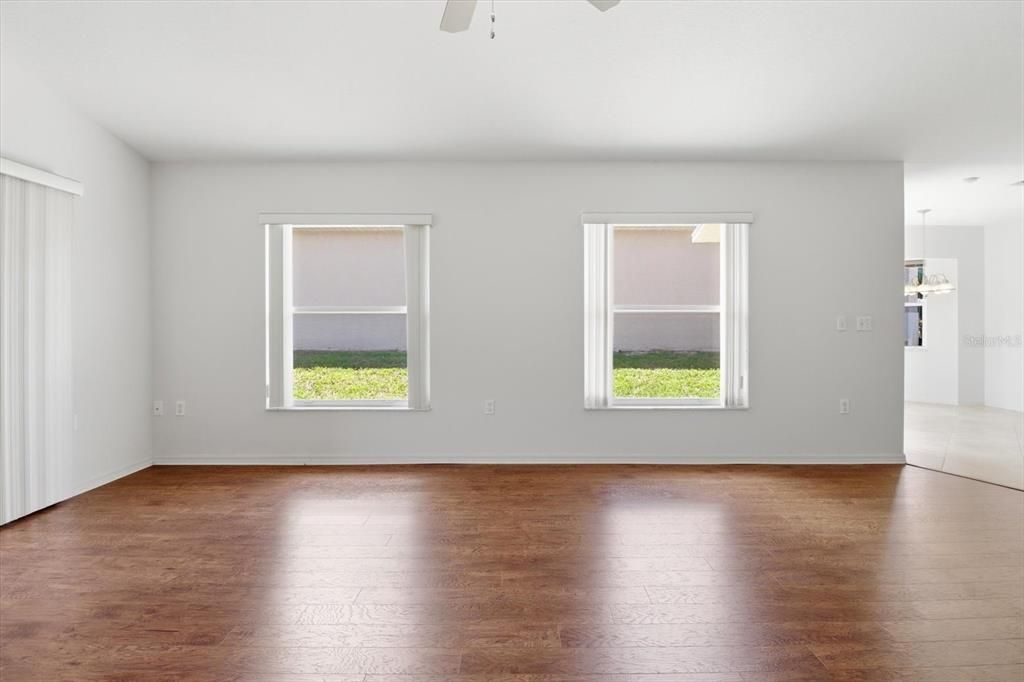 For Sale: $224,900 (2 beds, 2 baths, 1197 Square Feet)