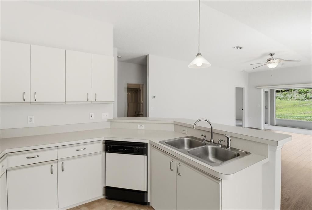 For Sale: $224,900 (2 beds, 2 baths, 1197 Square Feet)