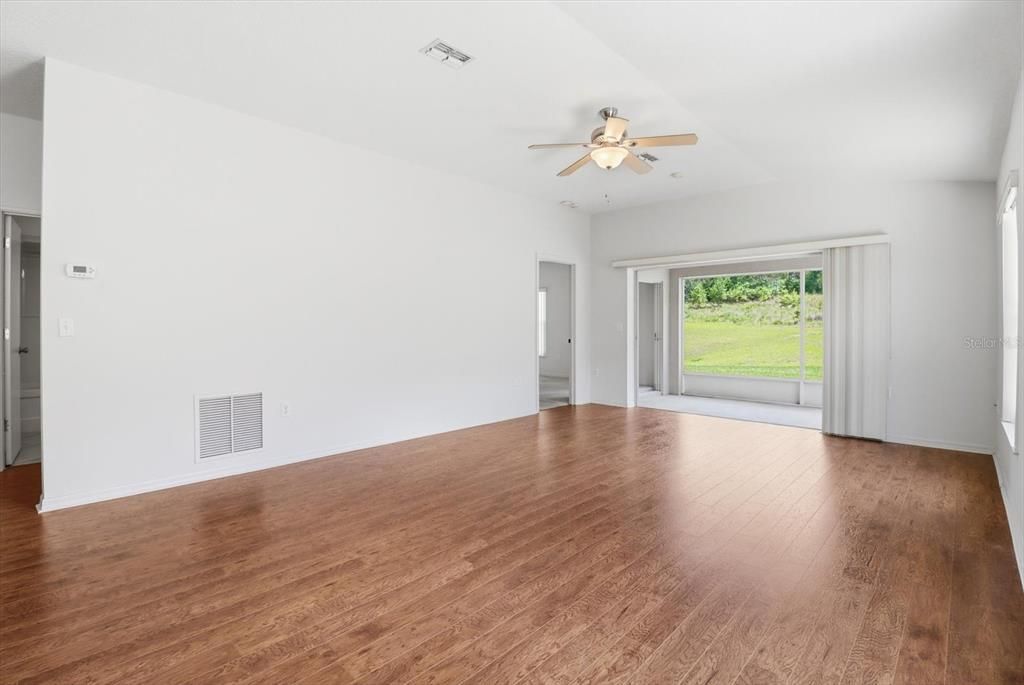 For Sale: $224,900 (2 beds, 2 baths, 1197 Square Feet)