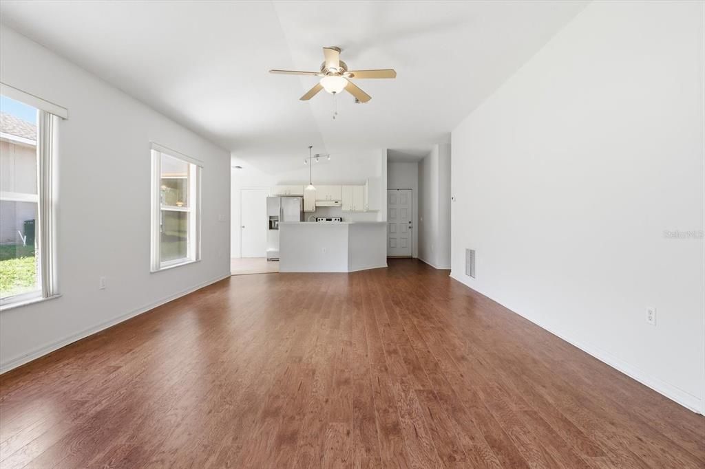 For Sale: $224,900 (2 beds, 2 baths, 1197 Square Feet)