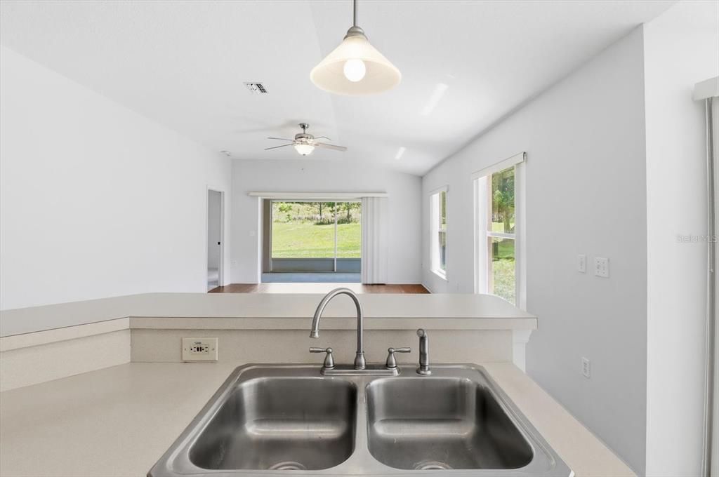 For Sale: $224,900 (2 beds, 2 baths, 1197 Square Feet)