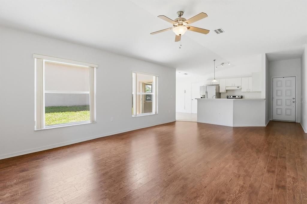 For Sale: $224,900 (2 beds, 2 baths, 1197 Square Feet)