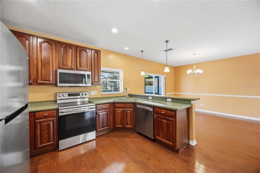 En Venta: $449,000 (4 camas, 2 baños, 2158 Pies cuadrados)