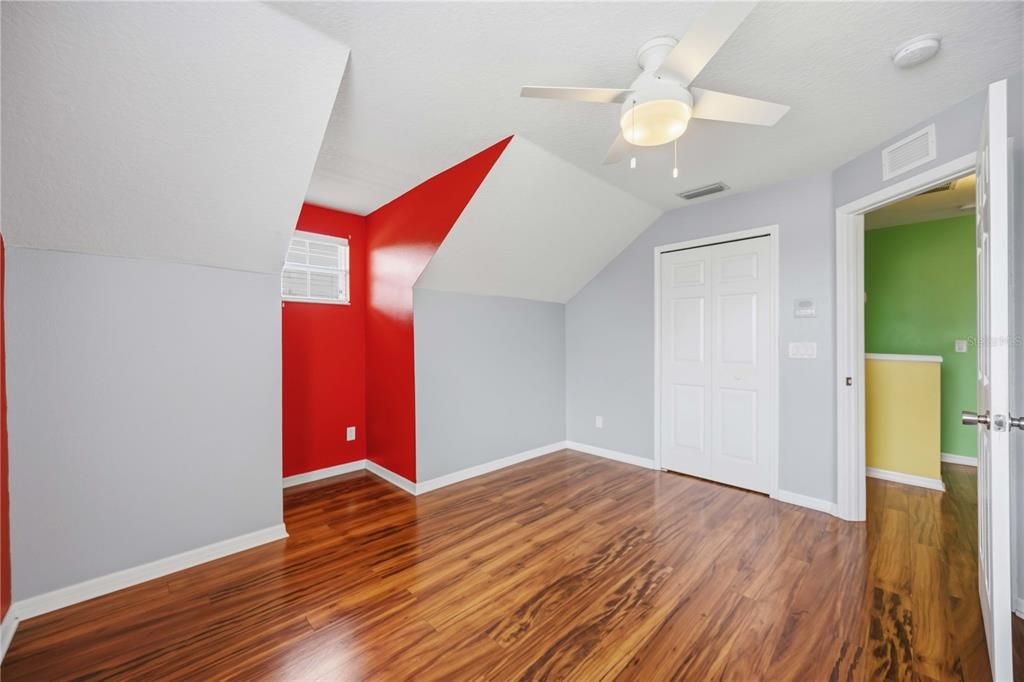 En Venta: $449,000 (4 camas, 2 baños, 2158 Pies cuadrados)