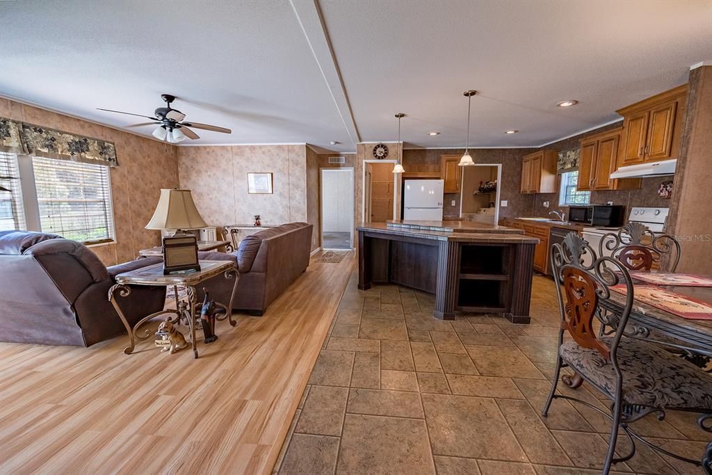 En Venta: $389,000 (3 camas, 2 baños, 1352 Pies cuadrados)