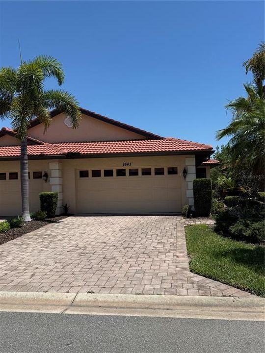 Recently Sold: $300,000 (2 beds, 2 baths, 1456 Square Feet)