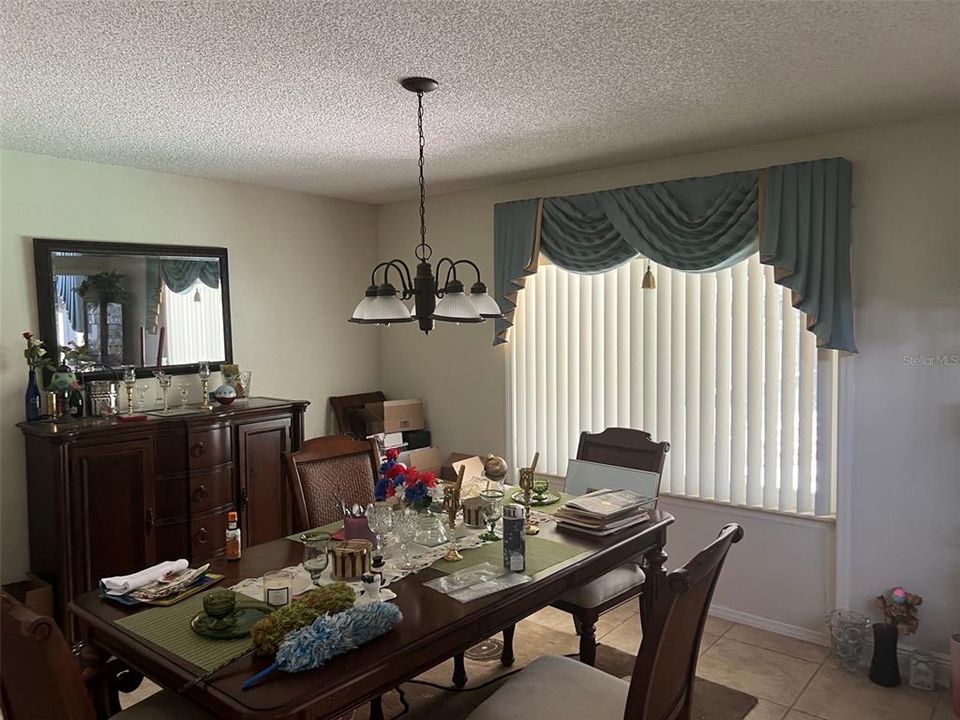 For Sale: $380,000 (3 beds, 2 baths, 1899 Square Feet)