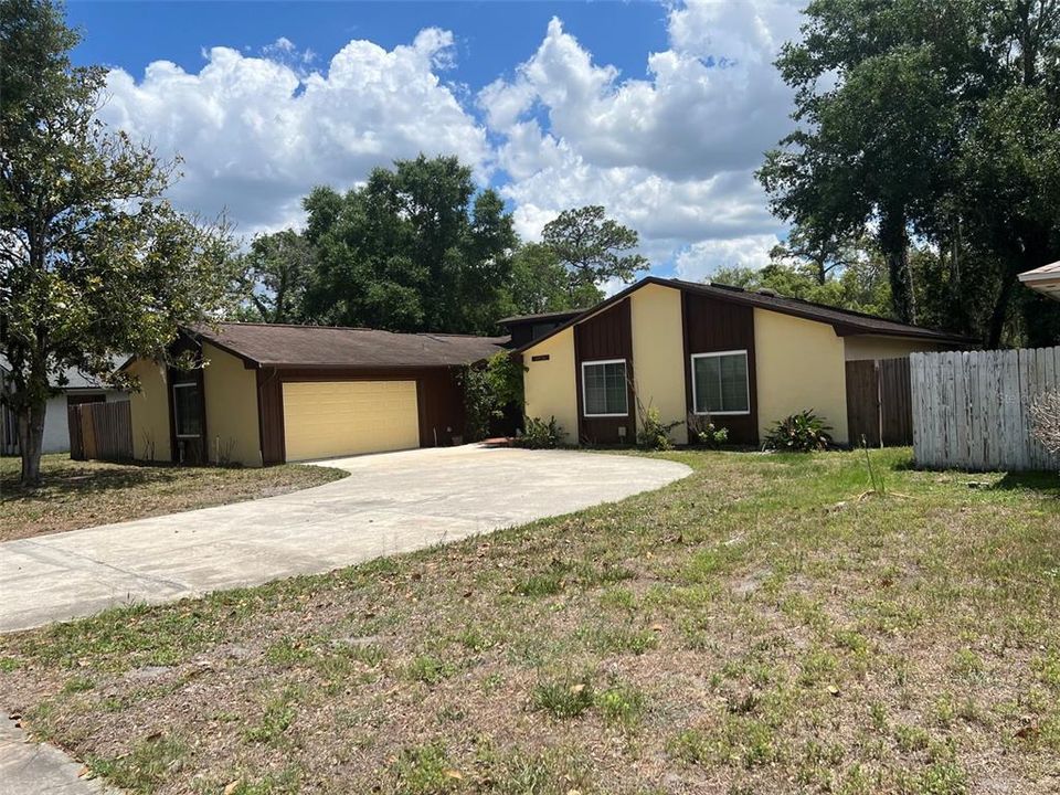 For Sale: $380,000 (3 beds, 2 baths, 1899 Square Feet)