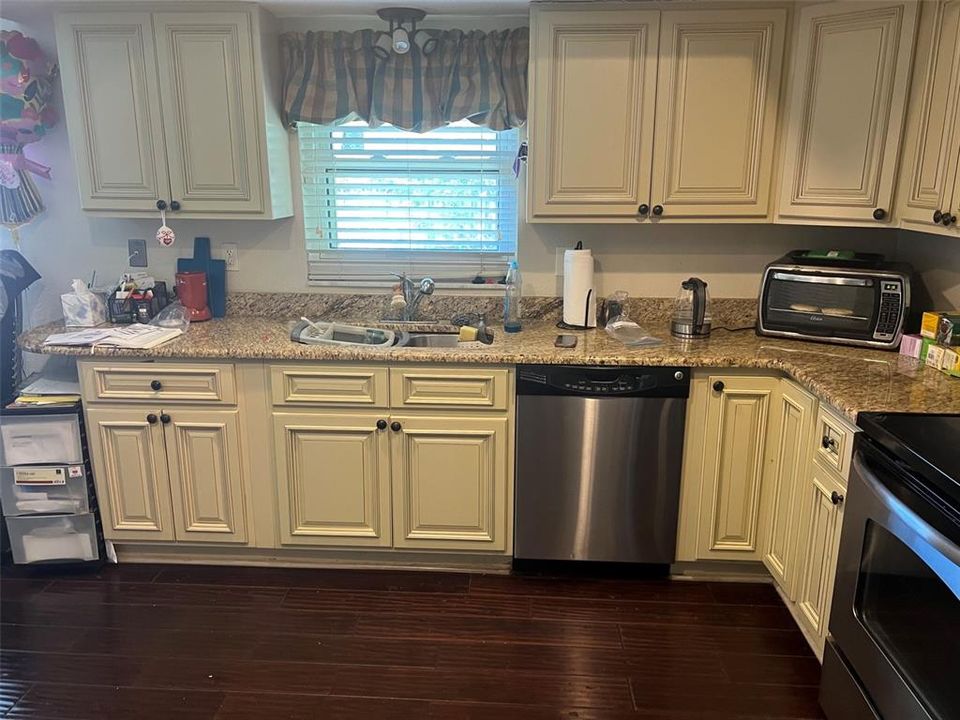 For Sale: $380,000 (3 beds, 2 baths, 1899 Square Feet)