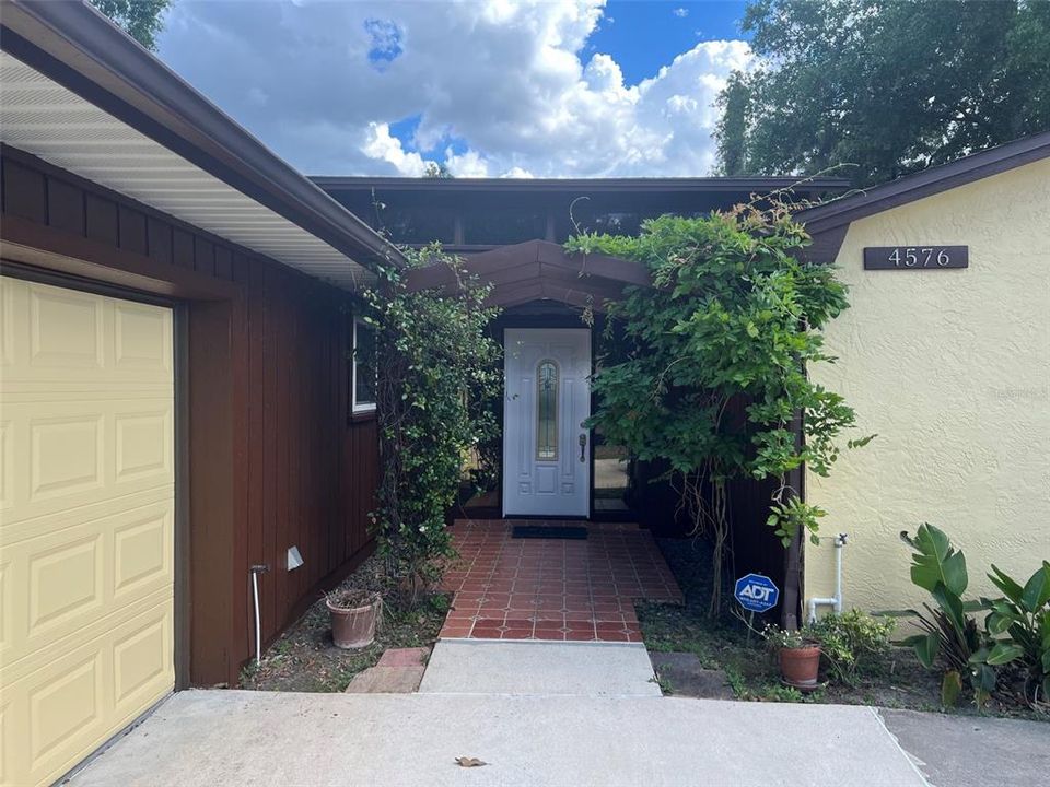 For Sale: $380,000 (3 beds, 2 baths, 1899 Square Feet)