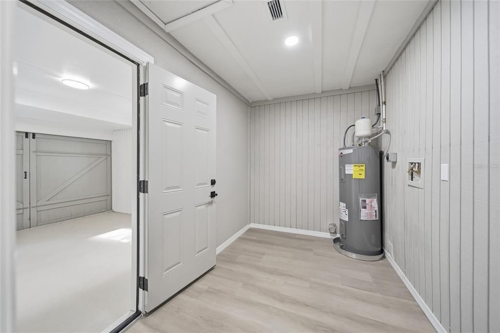 For Sale: $425,000 (3 beds, 2 baths, 1097 Square Feet)