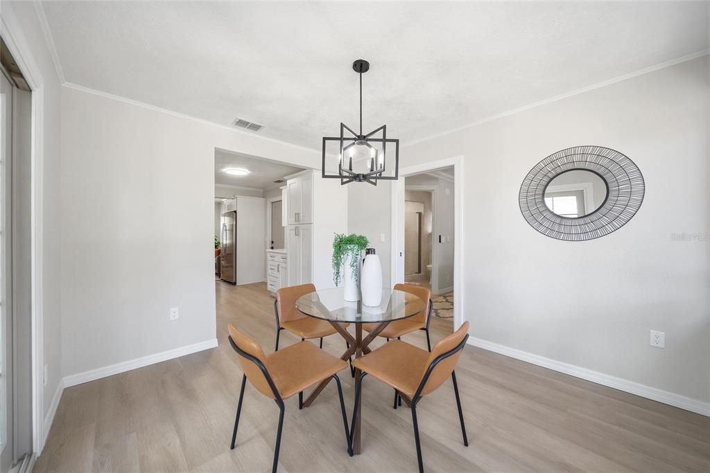 For Sale: $425,000 (3 beds, 2 baths, 1097 Square Feet)